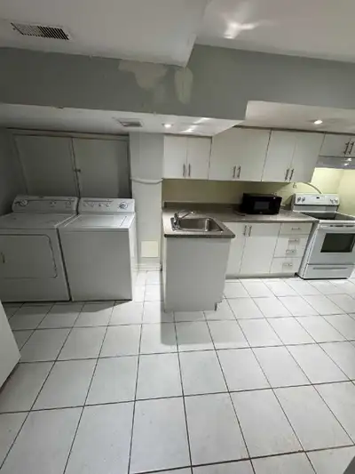1 Bedroom Walkout Basement for Rent – Brampton 41 Footbridge Cres, Brampton, ON L6R 0K3 Available Au...