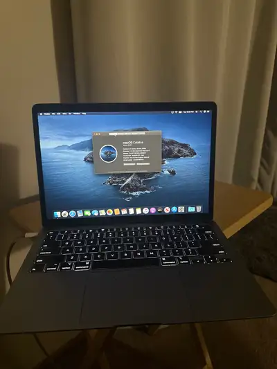 2020 mint condition MacBook Air equipped with Siri and touch ID, this laptop is completely wiped and...