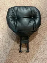  Drivers backrest off of a 1998 electric glide classic 