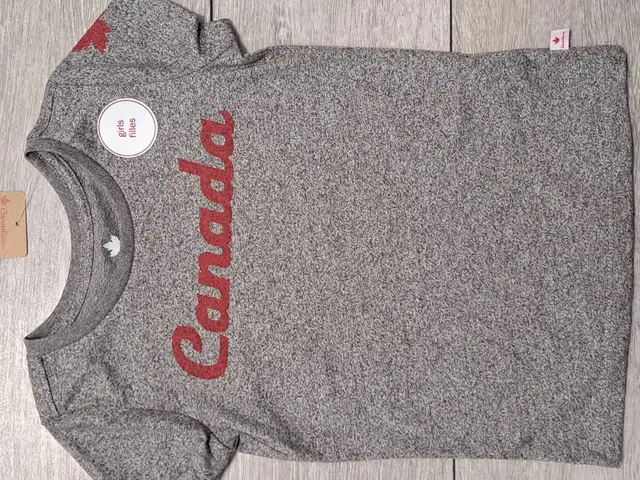 New Canadiana Girls Graphic Tee Shirt; Size XS and small in Kids & Youth in Calgary - Image 3