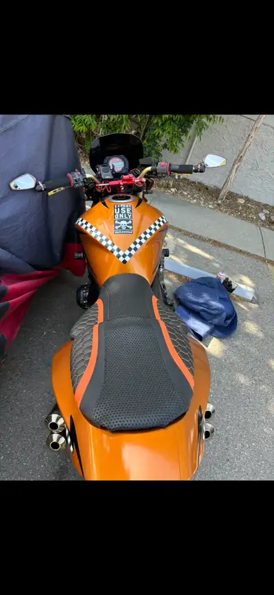 Z1000, 125 hp. Custom wrap cafe racer theme Custom levers, pegs, steering damper, seat covers, cut d...