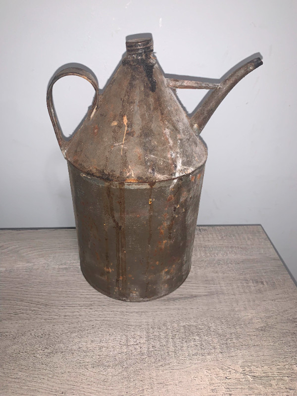 Antique Primitive Oil Can in Arts & Collectibles in Moncton - Image 4