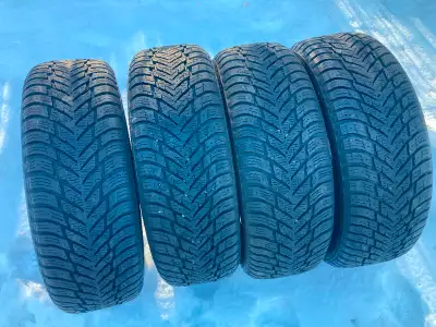 4 pneus d'hiver Nokian Hakkapeliitta 10 SUV presque pas utilisés à vendre. Semelle est 10/32 et 11/3...