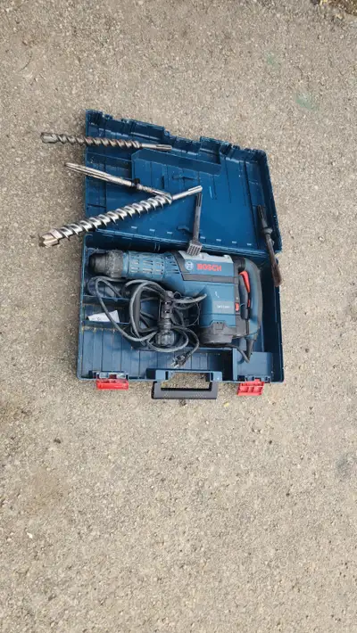 bosch dh712 vc hammer drill 650 $inacc 935$$cash only, View more