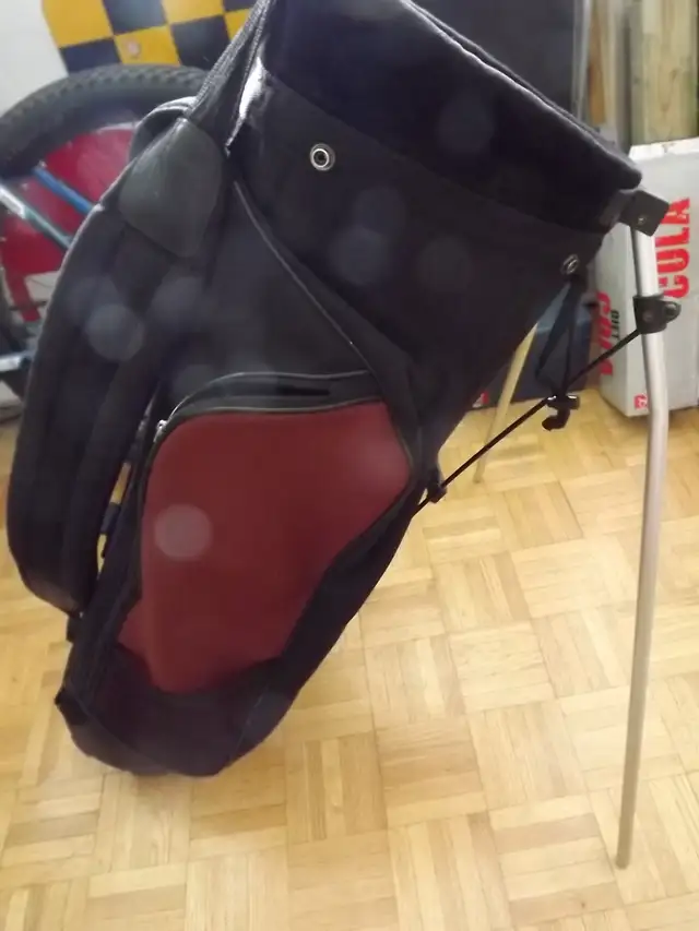 "HIPPO" BRAND WATERPROOF BLACK GOLF BAG/WITH LEGS& 4CLUB POCKETS in Golf in City of Toronto - Image 6