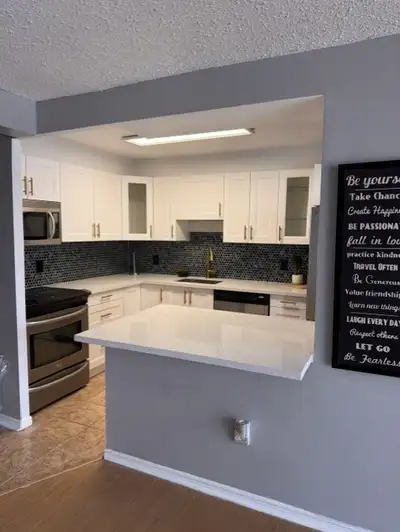 Beautiful and spacious 2-bedroom, 2-bath condo in the heart of downtown London! Open-concept layout...