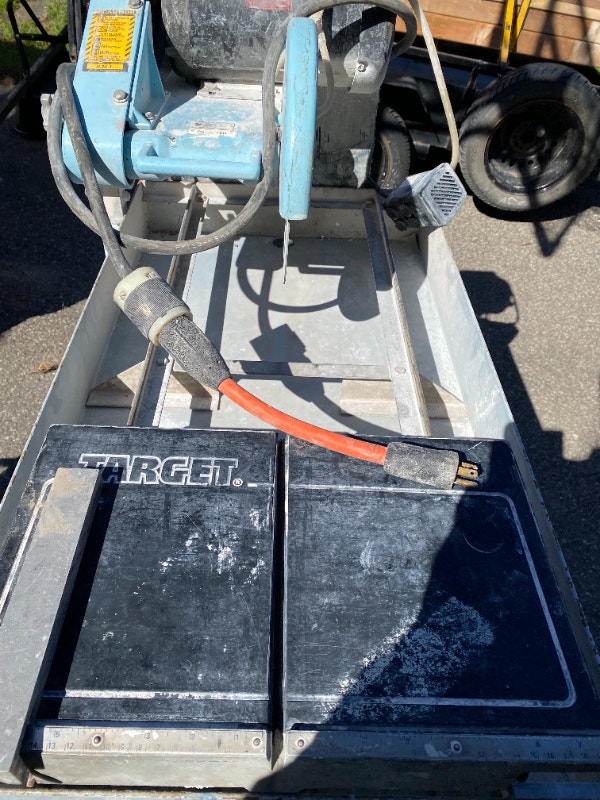 Scie à eau pour céramique et tuiles / Wet Tile Saw Outils électriques