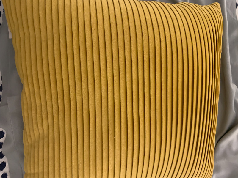 Decorative Pillows 2 Home Décor & Accents Calgary Kijiji