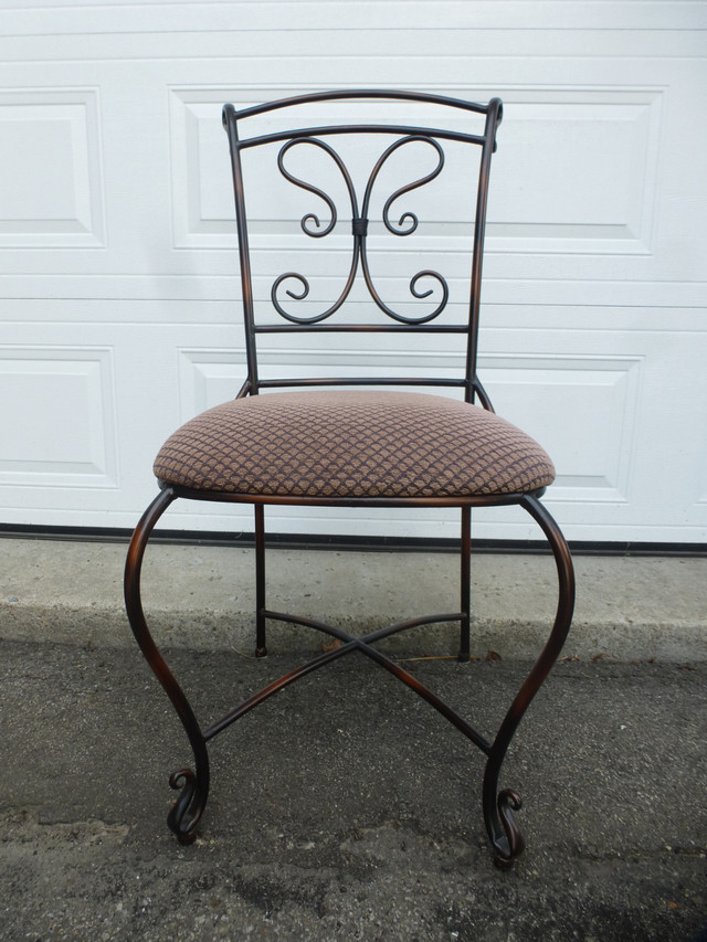 Chaises de cuisine / Dining chairs dans Mobilier de salle à manger et cuisine  à Laval/Rive Nord - Image 2