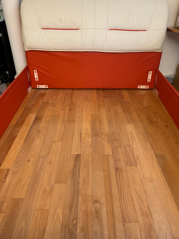 Cerchio Red and White Leather Bed in Beds & Mattresses in Markham / York Region - Image 2