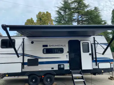 2022 trailer has outside kitchen and shower, stabilizer, 750 curt hitch, AC, microwave, indoor and o...