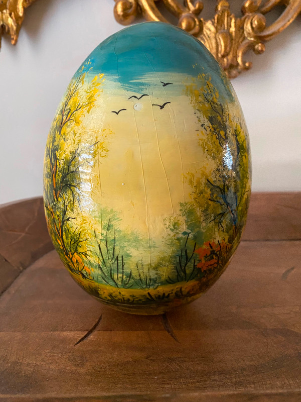Vtg beautiful oil painted wooden egg in Arts & Collectibles in Markham / York Region - Image 4