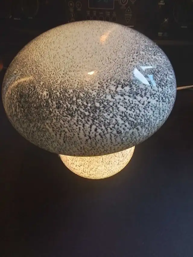 Vintage Murano Art Glass Mushroom Lamp 10.5 "D & 11.25 "H in Indoor Lighting & Fans in City of Toronto - Image 4