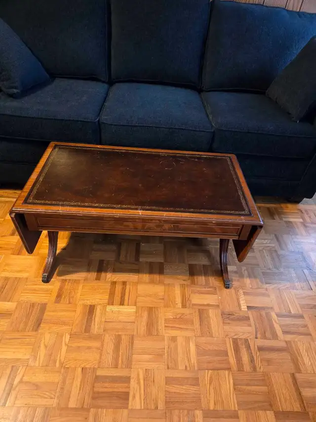 Unique antique Leather Topped Wood Coffee Table in Coffee Tables in City of Toronto - Image 3