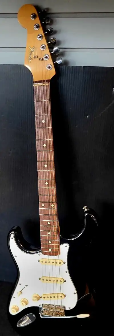 LH 1986-87 MIJ Fender Strat (29333042), View more