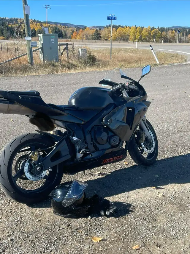 motorcycle cbr600rr  in Motorcycle Parts & Accessories in Calgary - Image 3