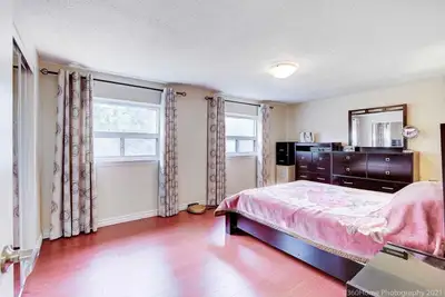Convenient Scarborough Location! ** Extra-large Luxury House ideal for working professionals and wor...