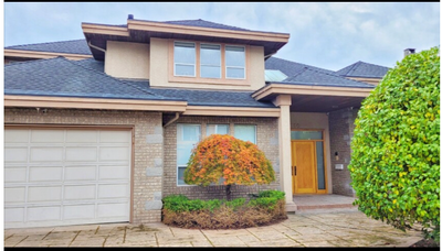 Beautiful suite of a house located at No.3 and Francis. Minutes walk to bus station on No.3 Rd. Frid...