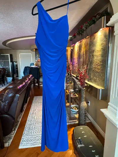 Ladies elegant evening gown in blue size 12 bought at Laura, View more