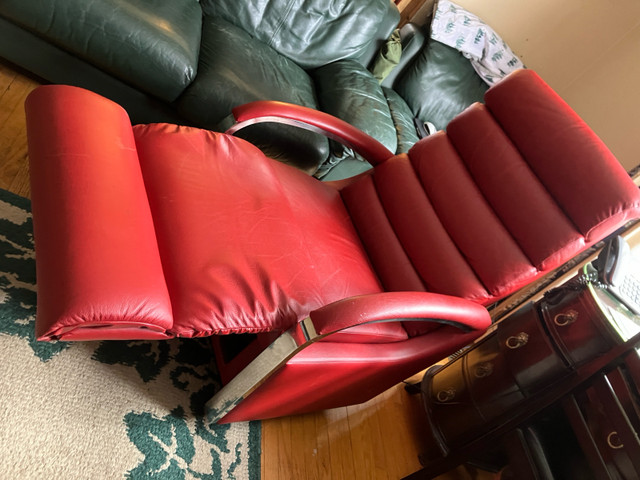LA  Z BOY recliner rocker leather in Chairs & Recliners in Markham / York Region - Image 2