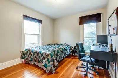 LARGE FURNISHED ROOM FOR RENT IN UPSCALE HOUSE, ALL UTIL INCL