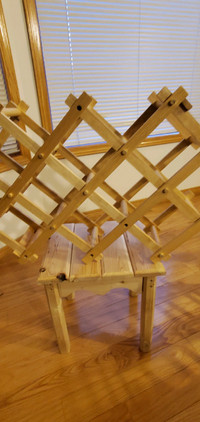 Foldable wooden vine racks
