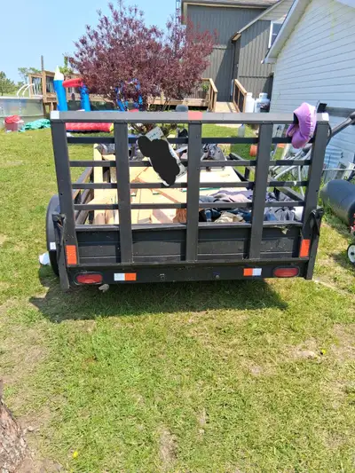 Very new lightly used trailer with a drop gate at the back and a drop gate at the front. Good for ha...