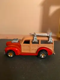 Vintage 1979 Hot Wheels 40’s Red Ford Woody Wagon w/Surfboards
