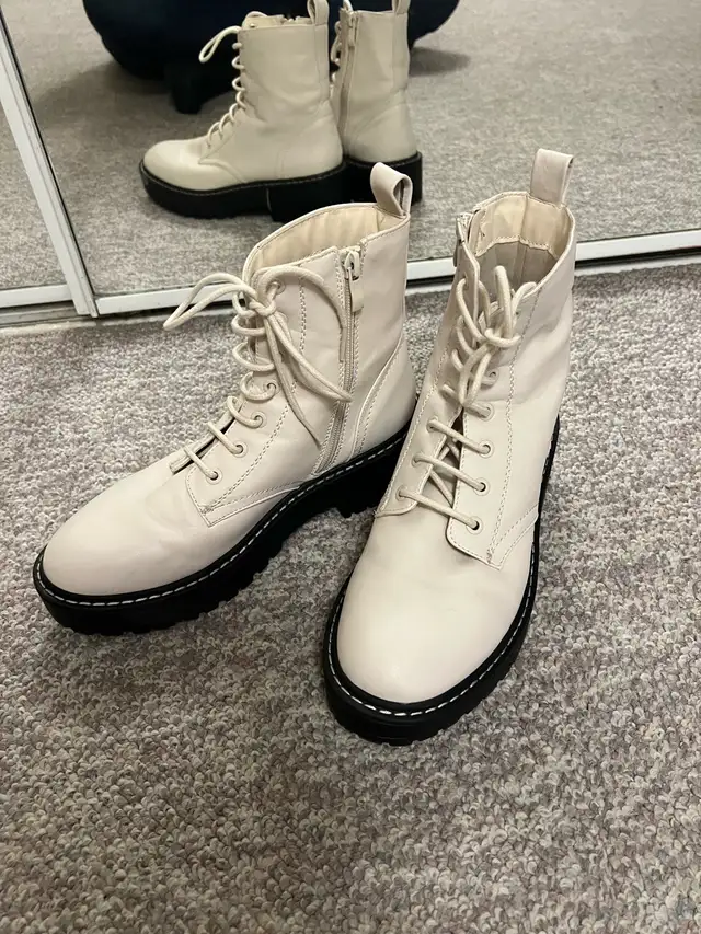 White Combat Boots – Size 40 / 9 – Like New in Women's - Shoes in City of Toronto - Image 8