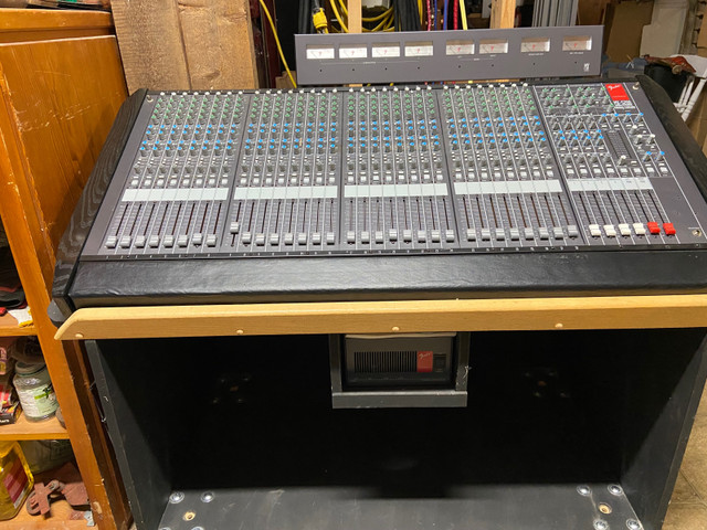 Fender MX5200 mixing console in Pro Audio & Recording Equipment in Annapolis Valley