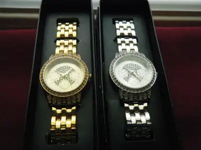 Over 76 Sparkling Swarovski Crystals Bracelet 6 1/2" L. Case and Bracelet made in China. Watch Movem...