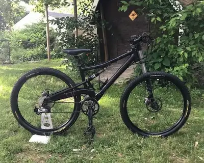 Selling for a Buddy who left Canada for work overseas. Aluminum Cannondale Rush Lefty. 3x9 SRAM driv...