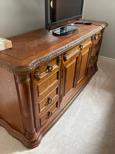 Traditional Wood Bedroom Set, View more