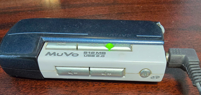 Vintage MP3 Player Creative MuVo 512MB in iPods & MP3s in Mississauga / Peel Region - Image 2