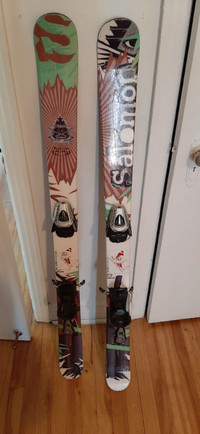 Two pairs of ski salomon and atomic skis enfant junior
