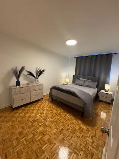 Français Je cède le bail de mon grand et lumineux appartement 3½, idéalement situé à quelques minute...
