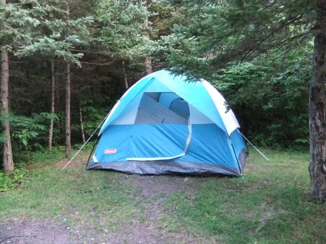 Used Coleman Sun Dome Tent (6 Person) in Fishing, Camping & Outdoors in North Bay - Image 2