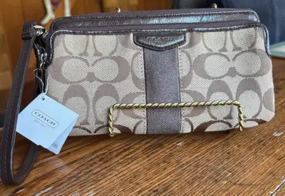 NWT COACH SIGNATURE DOUBLE ZIP WALLET/WRISTLET - Exc. condition, View more