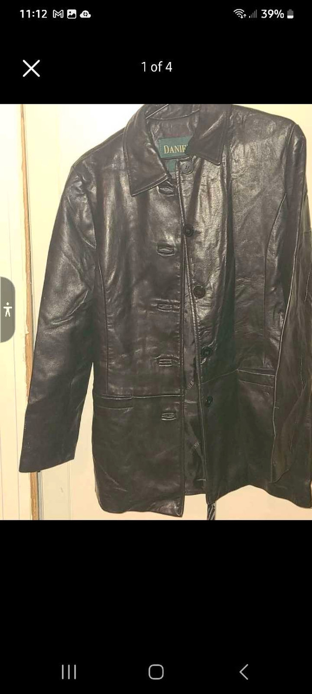 Danier Leather Coat xs never worn in Women's - Tops & Outerwear in Hamilton - Image 3
