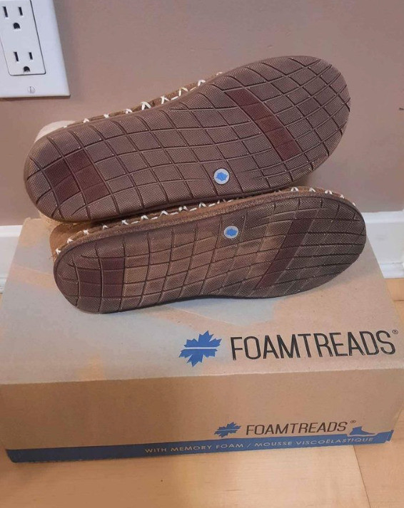 Foamtread Slippers - 8.5/9 (NEW) in Women's - Shoes in Calgary - Image 2