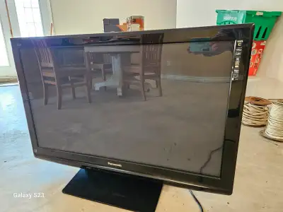 42" Panasonic flat screen TV. Works perfectly - just upgrading. NOTE: No remote. You know how you ha...
