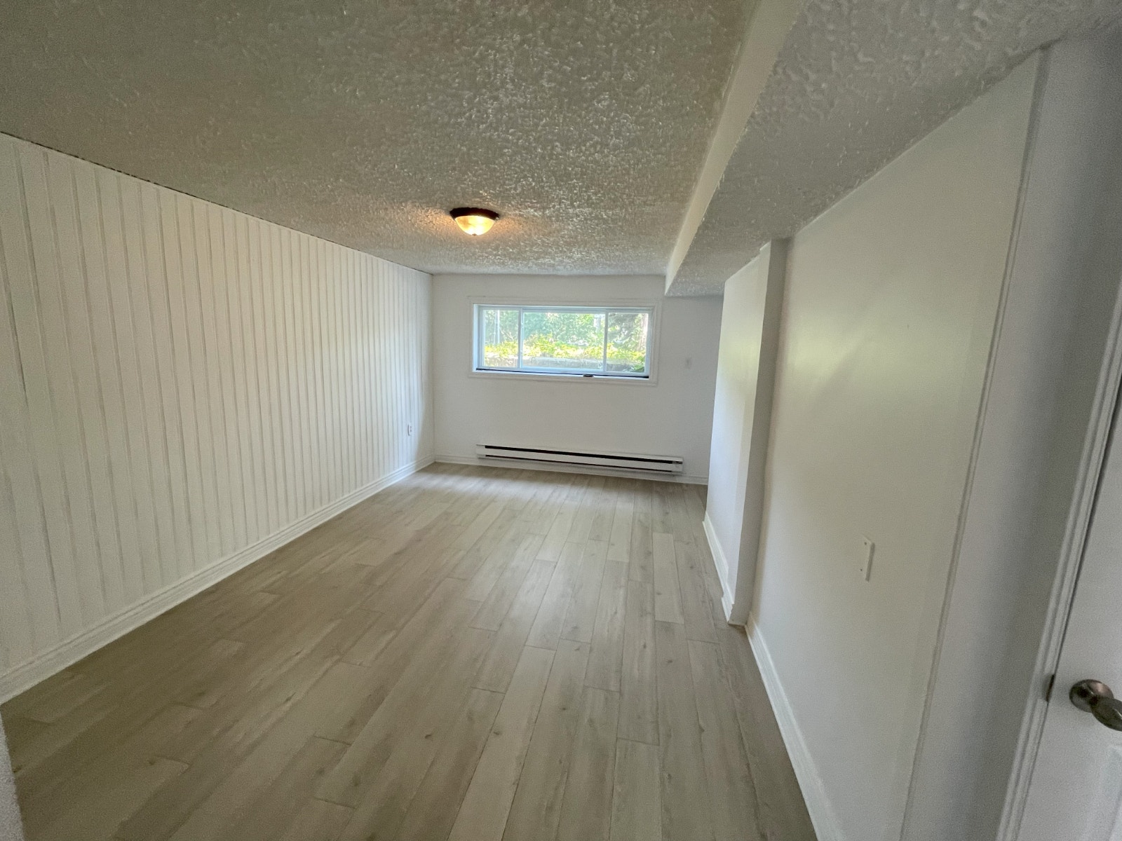 Beau 3 ½ d’un Triplex proche des services à Chomedey — photo 3