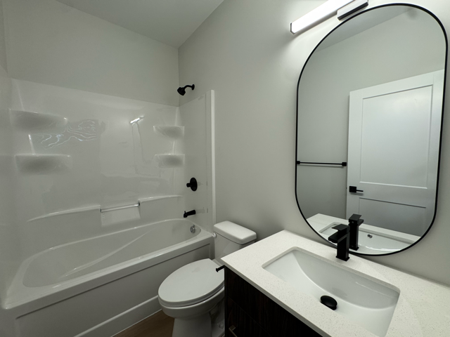 **Beautiful 3Bed 2.5Bath Duplex in Glenwood** in Long Term Rentals in Winnipeg - Image 15
