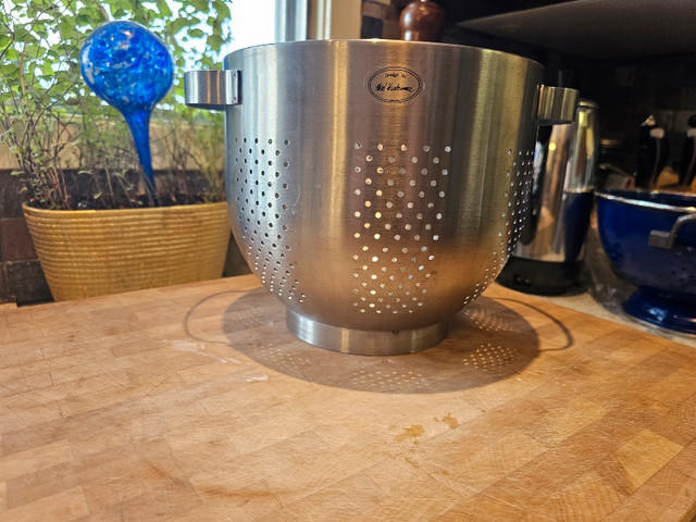 stainless steel colander sieve kitchen strainer in Kitchen & Dining Wares in Edmonton - Image 4