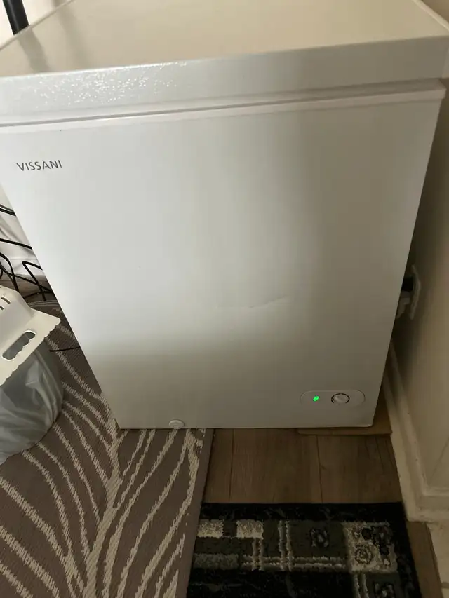 Vissani Compact Chest Freezer – Great Condition in Freezers in City of Toronto - Image 3