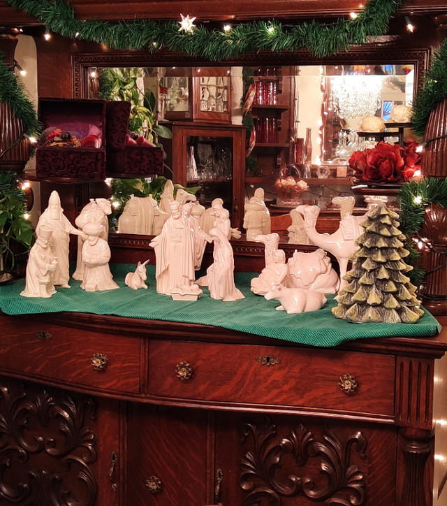 Porcelain nativity scene in Arts & Collectibles in Kitchener / Waterloo - Image 2