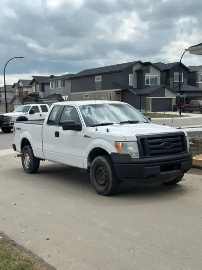 2011 Ford F-150 4x4 3.7 L V6 Engine Runs and drives good No issues 317000 km Asking for $4850