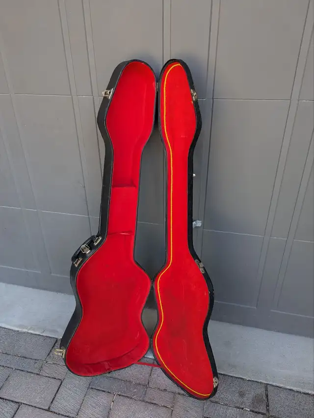 Vintage Hardshell Guitar / Bass Case in Guitars in Markham / York Region - Image 6