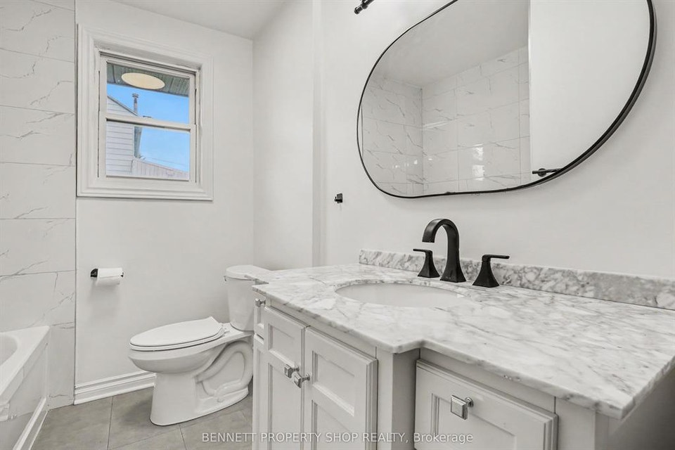 3 Bed/2 Bath Steps to LRT/Trainyards 5