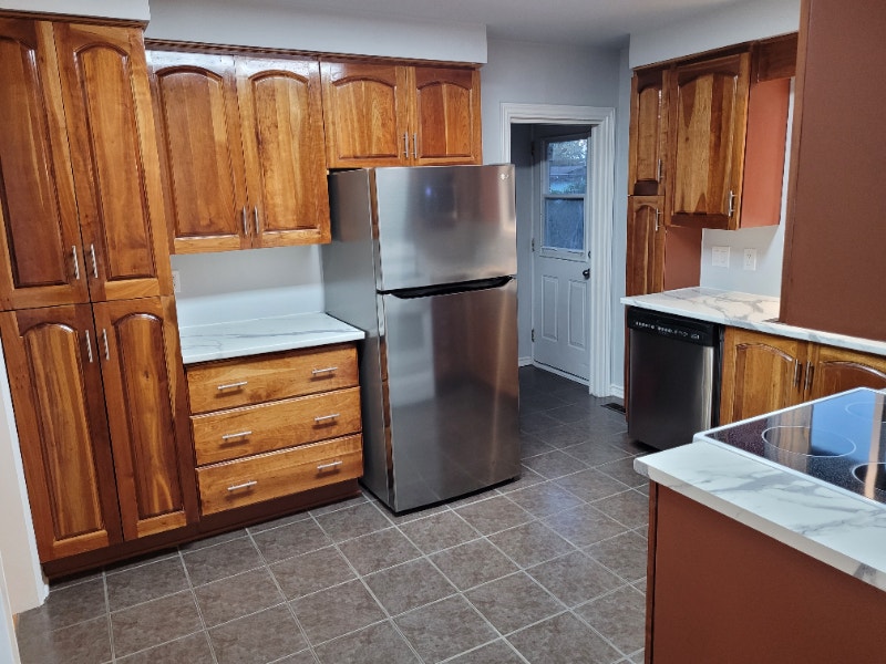 Cozy 3 Bed + Den Bungalow in Nepean, Available July 1st Long Term